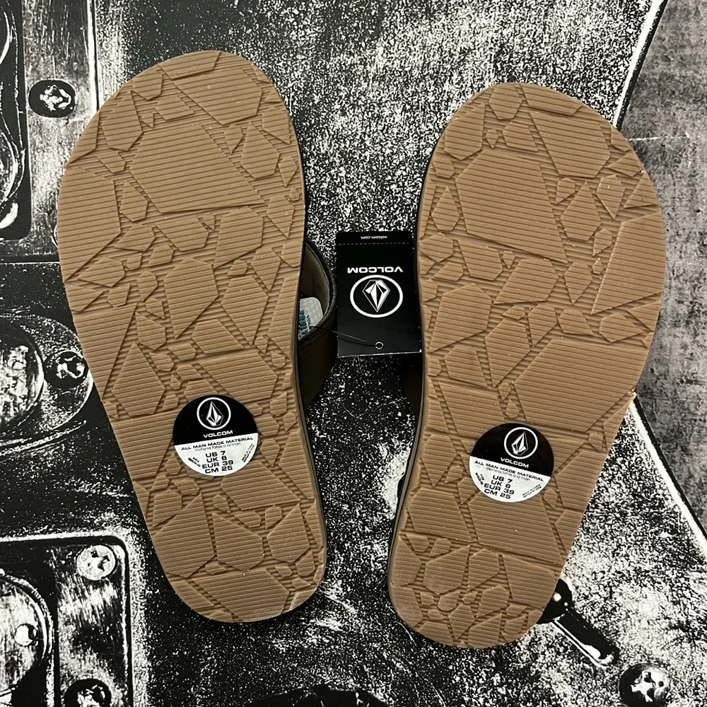 NWT Volcom Sandals